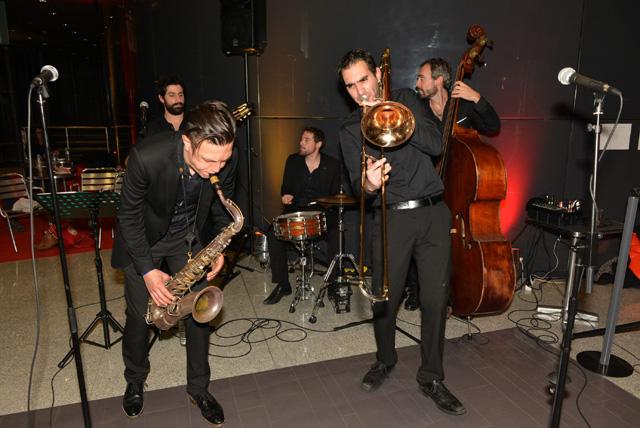 min 2015 12 05 tours swing 250